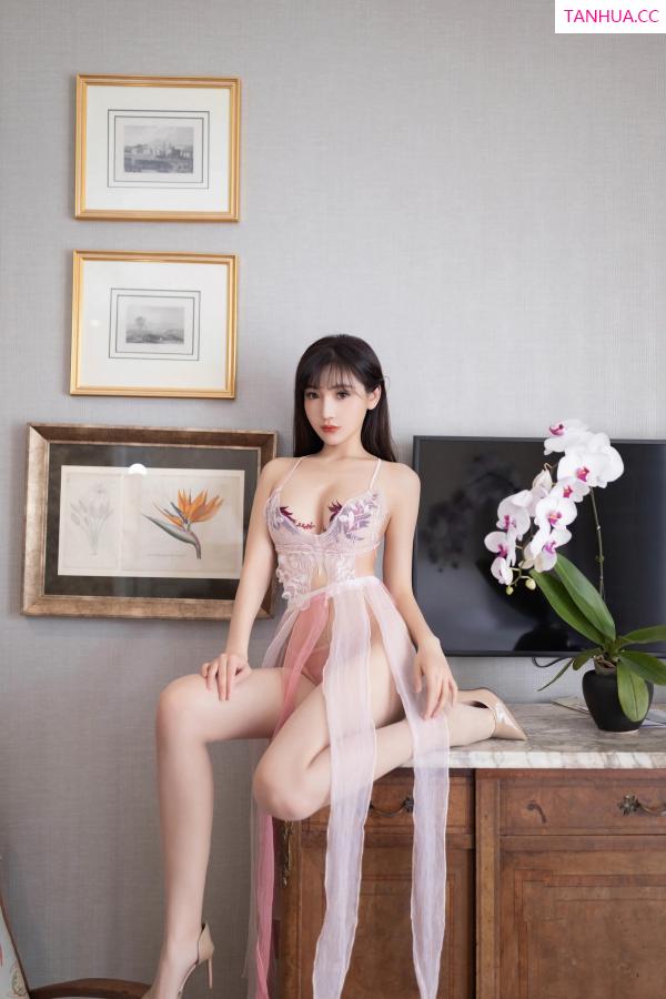 陆萱萱  [XiuRen]高清写真图 2024.08.01 No.8954 陆萱萱 长裙美腿第9张图片